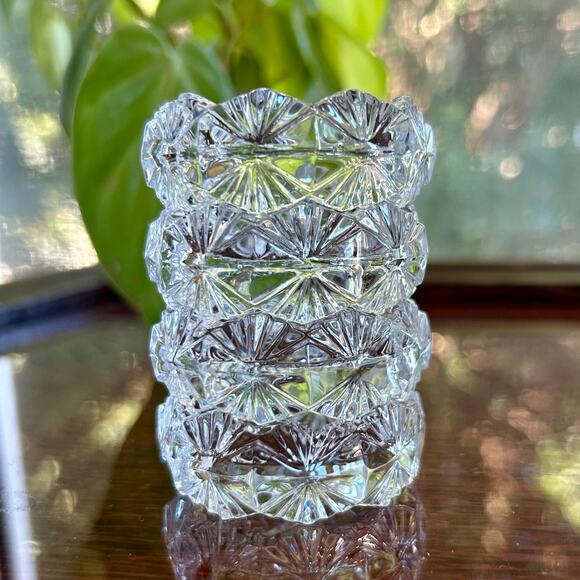 Vintage Clear Crystal Daisy & Button Design Napkin Rings Set of 4 - Picture 3 of 15